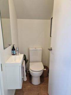 Central Home with Internal Garage - Close to CBD! - Christchurch - 4