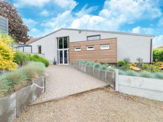 Farmstay with indoor swimming pool - Goesnes - 0