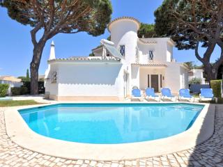 Villa in typical Portuguese style, quiet area of Vilamoura with private pool - Vilamoura - 0