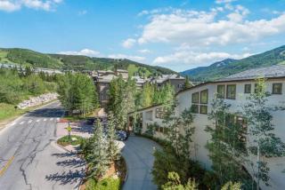 Luxury 3 Bedroom Condo In The Heart Of Bc Village - 0