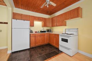 Marmora and Lake Inn Apartment - Marmora - 7