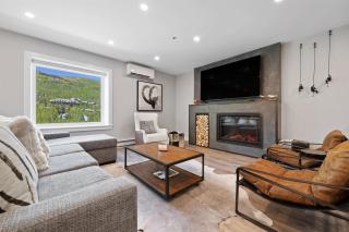 Platinum-Rated 2 Bedroom Ski In, Ski Out Condo In Bc Village - 8