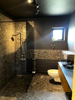 The Greyhouse "Big Apartment" - 4