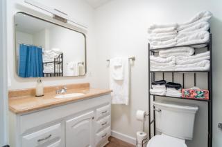 Lake Erie Breeze Your Restful Vermilion Hideaway - Vermilion - 2