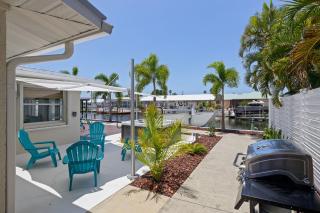 Waterfront Bungalow with Pool and Bikes in Matlacha - 9