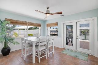 Waterfront Bungalow with Pool and Bikes in Matlacha - 6
