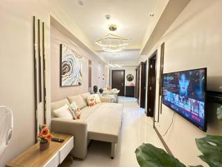 Executive Stay with Balcony & Malls at Uptown BGC - Manila - 0