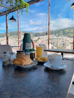 Hostal La Terraza - Roof Terrace Overlooking The North and Historic Centre - Quito - 7
