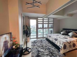 Free Parking with balcony and city view at Uptown Parksuites BGC - Manila - 0