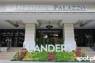 Free Parking with balcony and city view at Uptown Parksuites BGC - 3