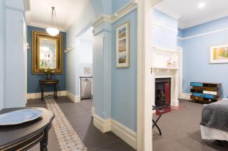 Blue Door Apartments - Stunning CBD Heritage Home - 8