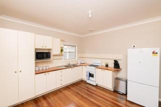 Kinross on Cox - Cosy Family Home - Orange - 8