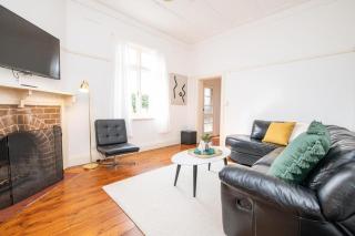 Lords Cottage Charming CBD Home, Pet Friendly - Orange - 9