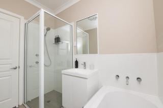Kinross on Cox - Cosy Family Home - Orange - 7