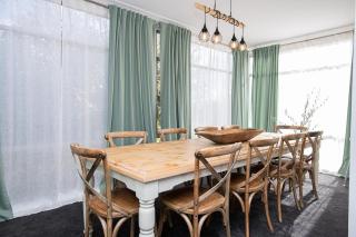 The Byng House Grand and Central, Entertain 12 - 9