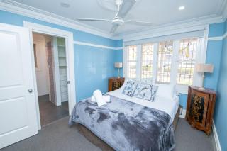 Blue Door Apartment 2 - Spacious CBD Apartment - Orange - 9