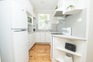 Sweet Caroline Sunny & Spacious Sleeps 6 - Orange - 4