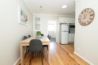 Sweet Caroline Sunny & Spacious Sleeps 6 - Orange - 1