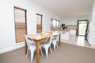 Villa 88 - Stylish, Modern, Fresh & Light - Orange - 3