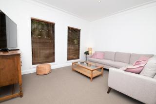Villa 88 - Stylish, Modern, Fresh & Light - Orange - 2