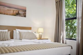 Vibrant Apartment in Northbridge - 1