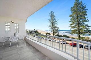 Luxurious Beachfront Penthouse - Coolum Beach - 0