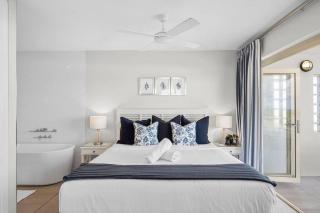 Luxurious Beachfront Penthouse - 7