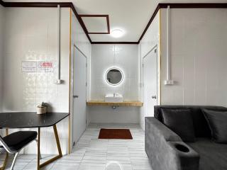 MJ RESORT - - 7