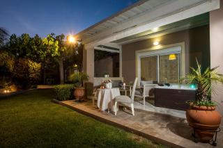 Sea Breeze & Nature villa ,near the sea, luxury jagguzi and spa private garden - Kremasti - 5