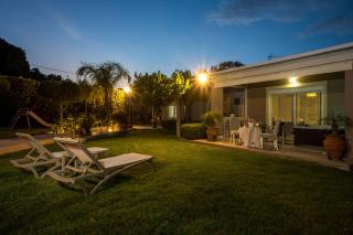 Sea Breeze & Nature villa ,near the sea, luxury jagguzi and spa private garden - Kremasti - 4