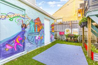 Mardi Gras Patio 2BR 8mins to Canal St - New Orleans - 4