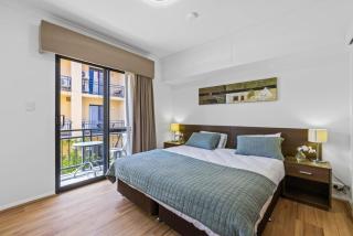 Renovated Family Apartment with Pool & WiFi - Perth - 8
