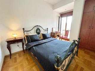 Heart of the City Stunning comfort,Balcony ,Netflix,Free Wi-Fi - 9