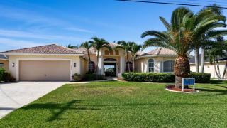 Camille with Boat MUST SEE modern furniturePool - Cape Coral - 4