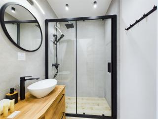 Przytulny Apartament z Parkingiem Blisko Morza w Gdyni by Noclegi Renters - Gdynia - 5