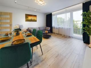 Przytulny Apartament z Parkingiem Blisko Morza w Gdyni by Noclegi Renters - Gdynia - 2