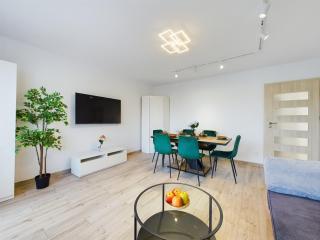 Przytulny Apartament z Parkingiem Blisko Morza w Gdyni by Noclegi Renters - Gdynia - 1