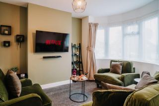 Stunning 4-bed Fast WiFi near city centre, Garden, Family, Contractors - Birmingham - 0