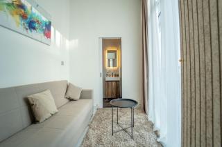 AWS Holiday Homes - Luxurious 2BR in Business Bay - Dubai - 3