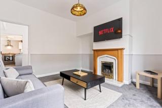 Victoria House - Central Location - Free Parking, Fast Wifi, SmartTV with Netflix by Yoko Property - Loftus - 1