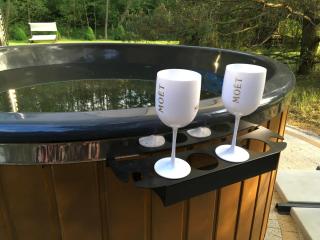 Deluxe Holiday Zdrojowa -Willa typu Alpejskiego w Borach Tucholskich-Całoroczna Balia z jacuzzi-Prywatny las i strumyk -Duża Wiata grillowa - Osówek - 4