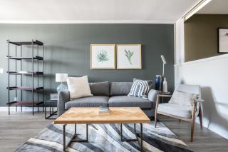 Brentwood Studio w Pool nr UCLA Whole Foods LAX-290 - 0