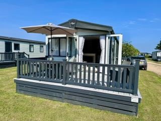 Stylish 3-bed Mobile Home on St Helen's Coastal Resort, Isle of Wight - 9