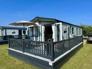 Stylish 3-bed Mobile Home on St Helen's Coastal Resort, Isle of Wight - 8