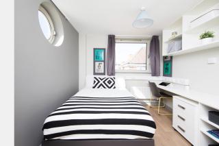 Student Only, Ensuite Room in a Apartment at London - London - 0