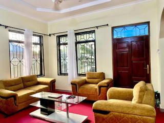 Beautiful Family & Friendly House in Kinyerezi - Dar es Salaam - 0
