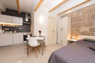 Korda Beach Apartment - 4