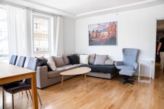 Modern Waterfront Apartment - 8