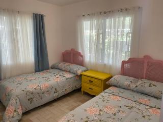 Vacation Garden Home with kiddie pool, central aircon, Netflix, billiards, table tennis and karaoke - Cavite - 1
