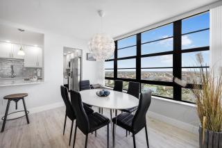 Corner beachfront condo with pool, gym and ocean views - 4